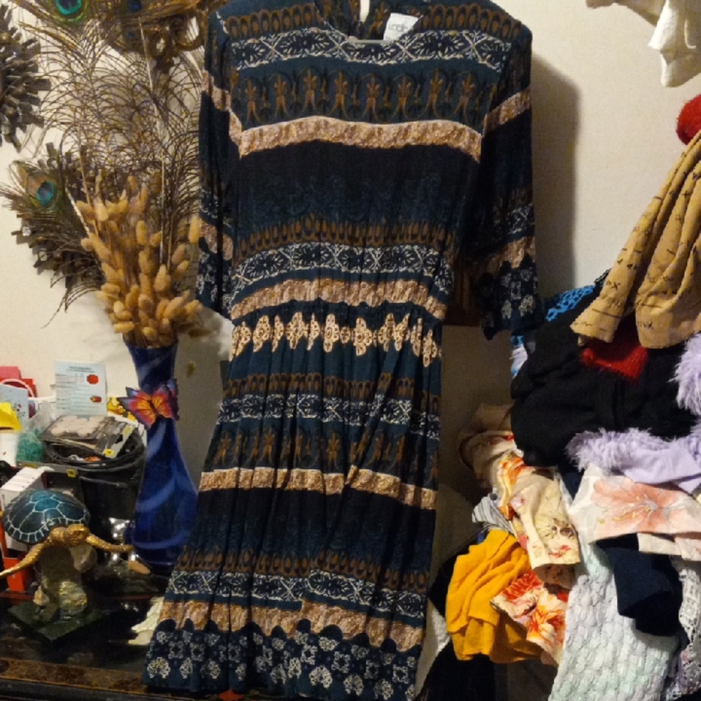 Leslie Belle Boho Stripe Print Midi Dress in Black and Tan